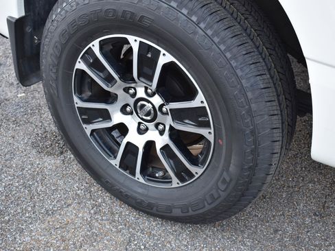 Used 2021 Nissan Titan SV w/ SV Convenience Package image 17