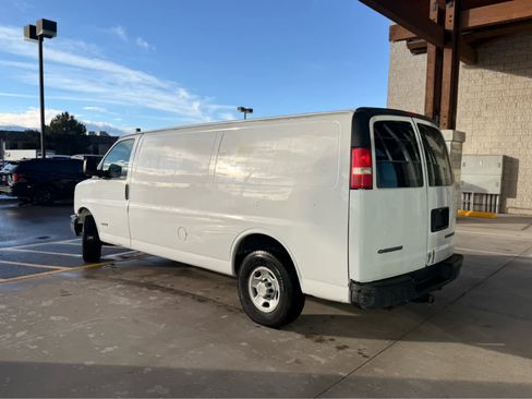 Used 2005 Chevrolet Express 2500 Extended image 4