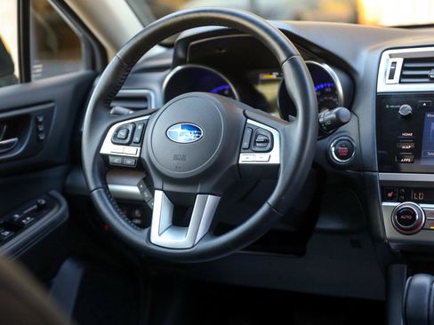 Used 2017 Subaru Outback 3.6R Limited image 22