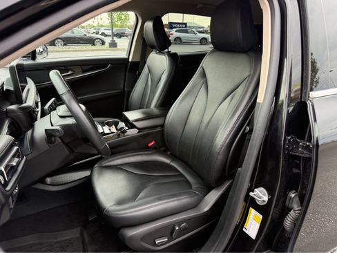 Used 2023 Lincoln Nautilus FWD image 11