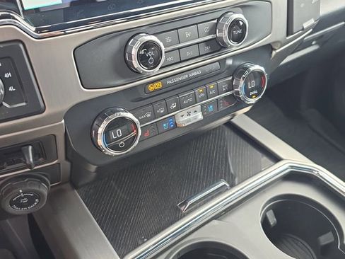 Used 2022 Ford F250 Platinum w/ FX4 Off-Road Package image 29