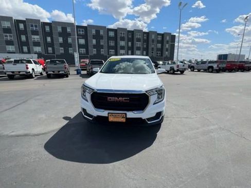 Used 2024 GMC Terrain SLE AWD/4WD image 3
