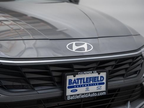 Used 2025 Hyundai Elantra Sport FWD image 11