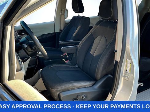 Used 2022 Chrysler Voyager LX FWD image 27