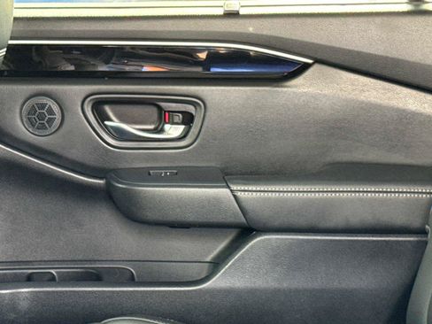 Certified 2025 Honda Pilot Touring image 17