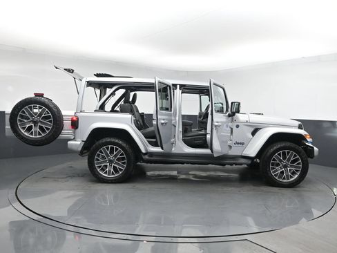 Used 2024 Jeep Wrangler High Altitude AWD/4WD image 26