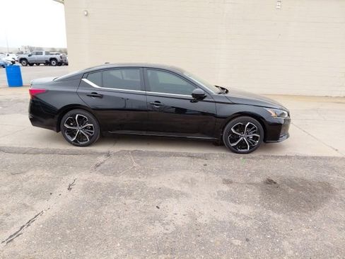 New 2025 Nissan Altima 2.5 SR w/ SR Premium Package FWD image 2