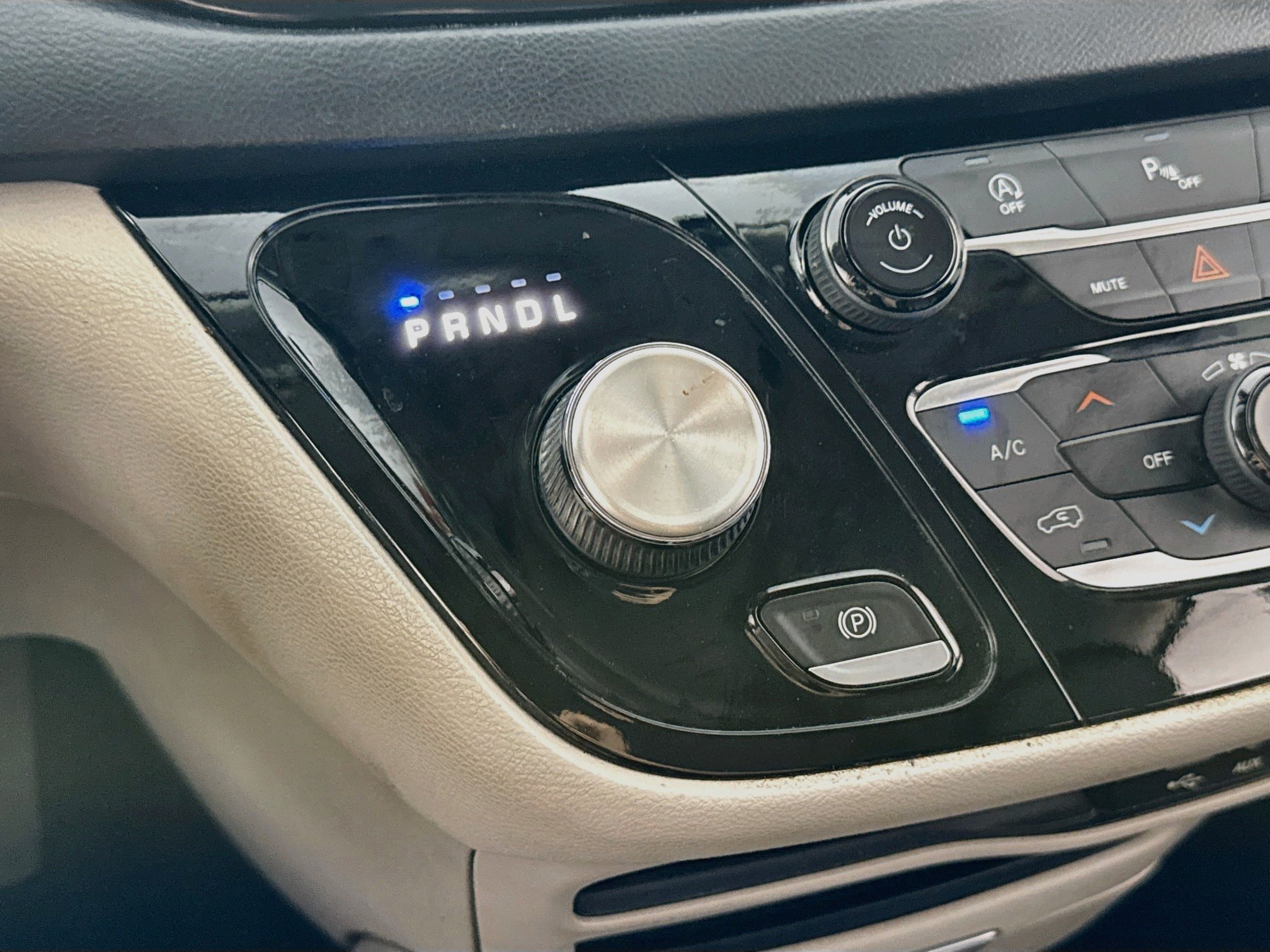 Used 2020 Chrysler Pacifica Touring-L FWD image 18