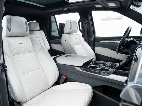 Used 2025 Cadillac Escalade V image 31