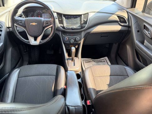 Used 2019 Chevrolet Trax LT w/ LT Convenience Package FWD image 8