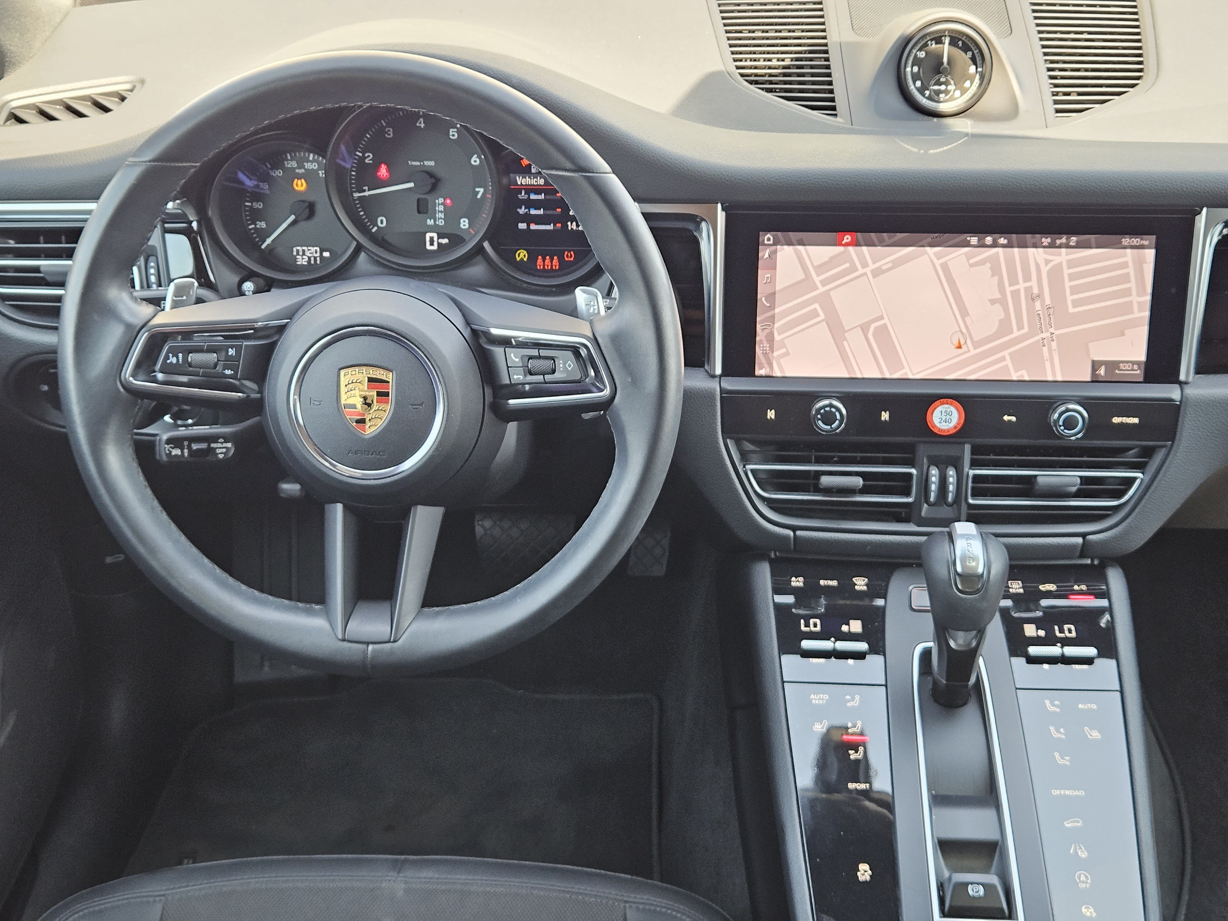 Certified 2023 Porsche Macan AWD/4WD image 25