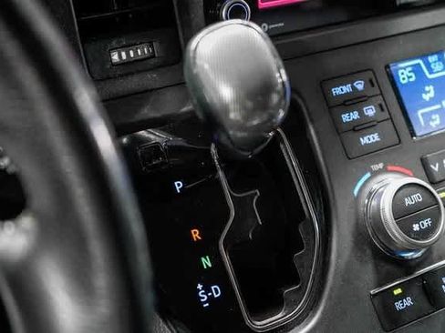 Used 2020 Toyota Sienna SE image 21