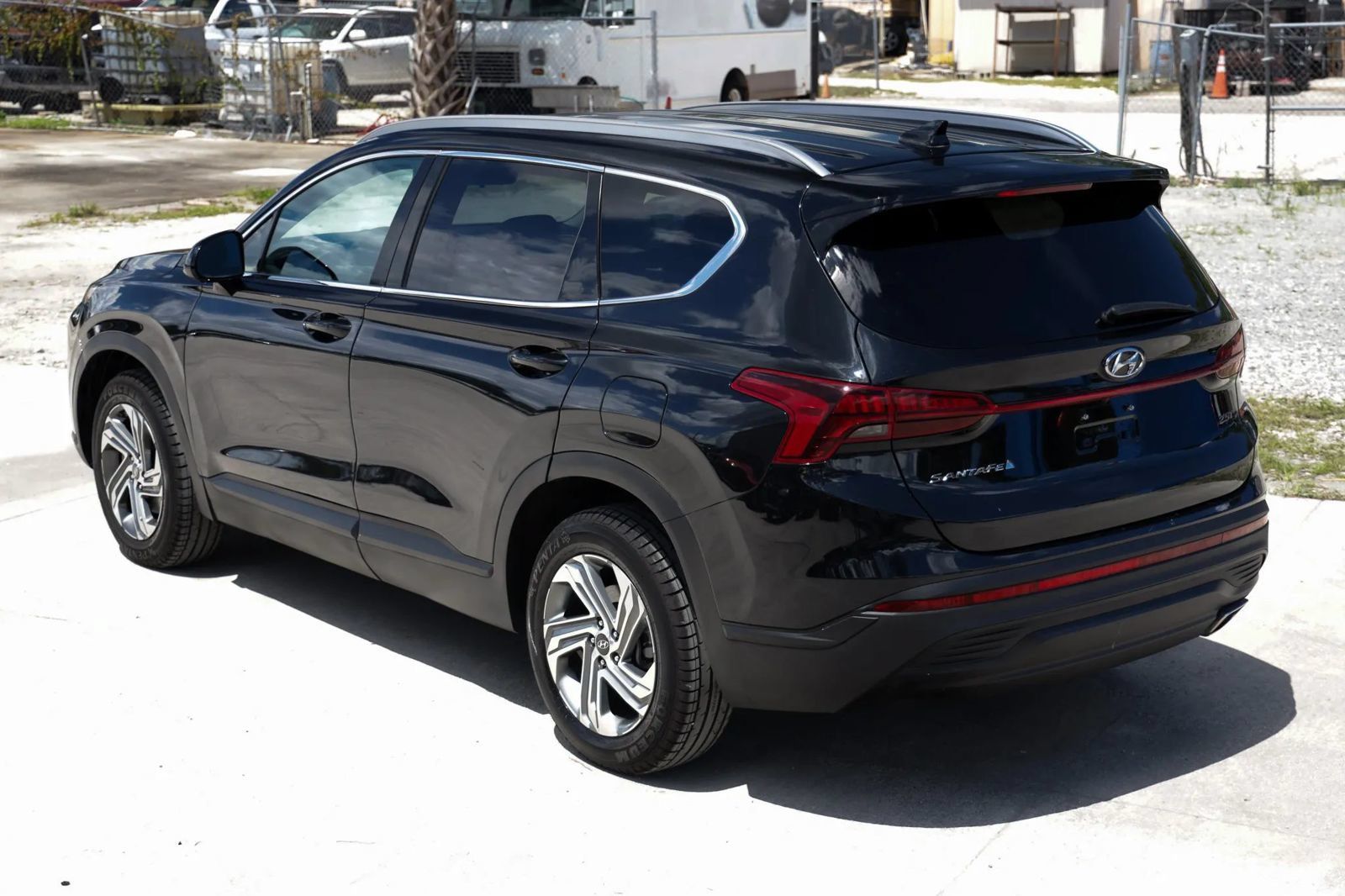 Used 2021 Hyundai Santa Fe SEL FWD image 4