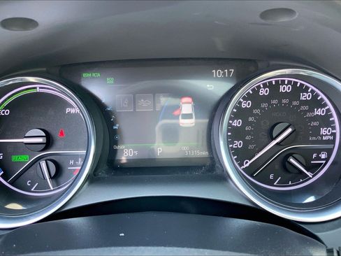 Used 2020 Toyota Camry XLE w/ Sunroof Package FWD image 25