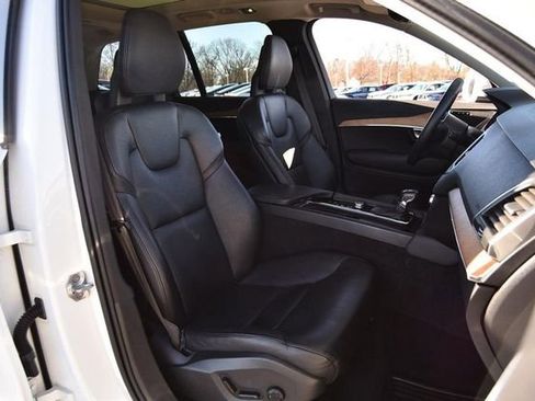 Used 2021 Volvo XC90 T6 Momentum image 19