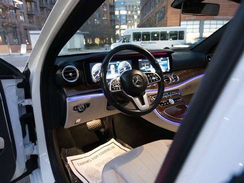 Used 2019 Mercedes-Benz E 300 4MATIC w/ Premium 1 Package image 15