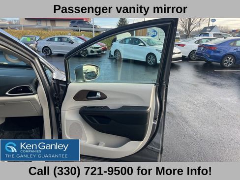 Used 2018 Chrysler Pacifica Touring-L image 57