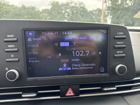 Used 2022 Hyundai Elantra Blue FWD image 23