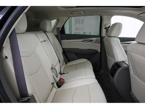 Certified 2021 Cadillac XT5 Premium Luxury image 18