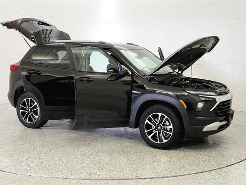 Used 2025 Chevrolet TrailBlazer LT AWD/4WD image 9