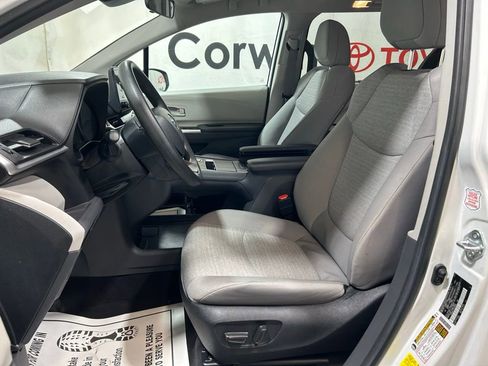 Used 2024 Toyota Sienna LE image 26