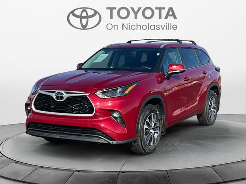 Used 2024 Toyota Highlander XLE image 1