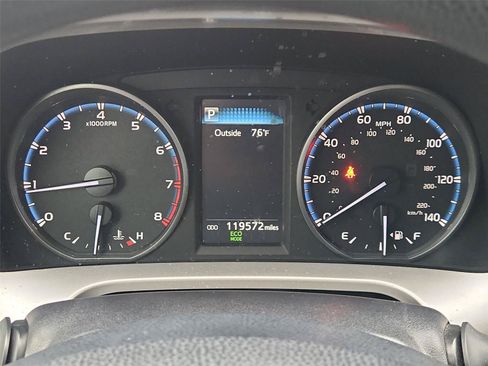 Used 2017 Toyota RAV4 LE AWD/4WD image 12