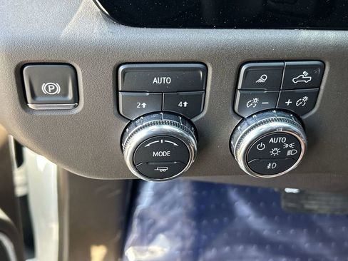 Used 2025 GMC Sierra 1500 SLT w/ SLT Premium Plus Package image 18