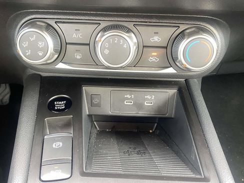 Used 2025 Nissan Kicks SV image 26