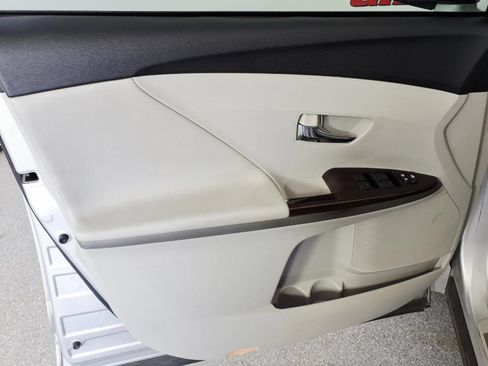 Used 2012 Toyota Venza LE w/ LE Convenience Pkg FWD image 13