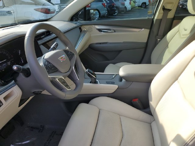 Certified 2017 Cadillac XT5 Luxury w/ Driver Awareness Package FWD image 22