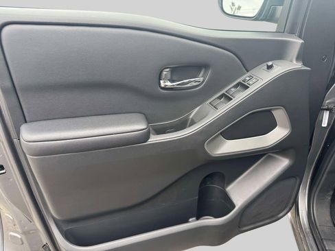 Used 2025 Nissan Frontier SV w/ SV Convenience Package image 15