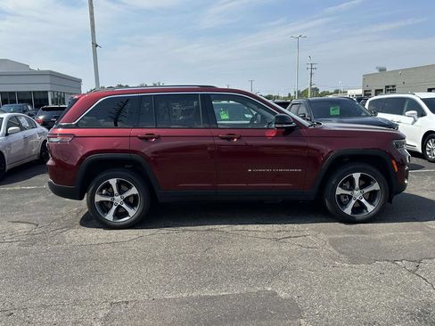 Used 2023 Jeep Grand Cherokee 4WD 4xe image 2