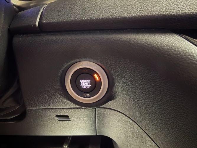 Used 2025 Chrysler Pacifica Select FWD image 16