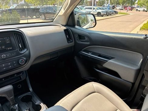 Used 2019 Chevrolet Colorado W/T RWD image 18