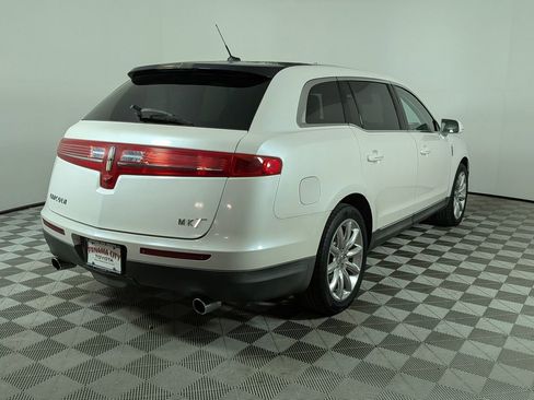Used 2010 Lincoln MKT 2WD image 3