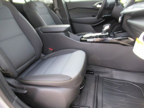 New 2026 Chevrolet Trax LT w/ Driver Confidence Package image 9