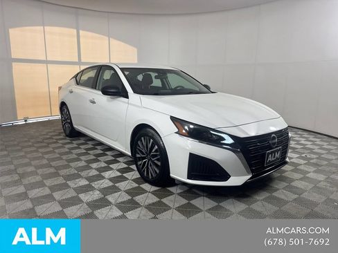 Used 2025 Nissan Altima 2.5 SV FWD image 3