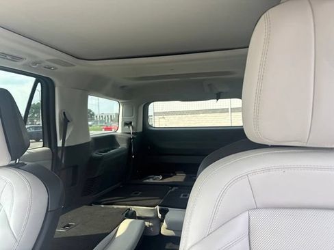 Used 2025 Lincoln Navigator Reserve AWD/4WD image 19