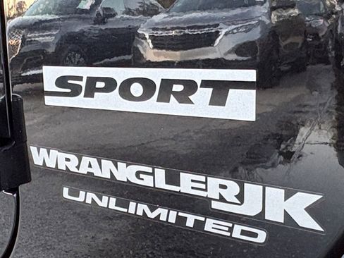 Used 2018 Jeep Wrangler Unlimited Sport w/ Connectivity Group image 8