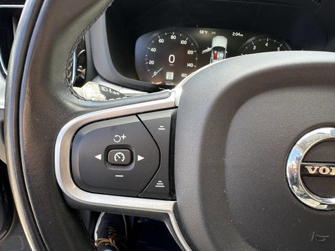 Used 2020 Volvo XC60 T5 Momentum AWD/4WD image 16