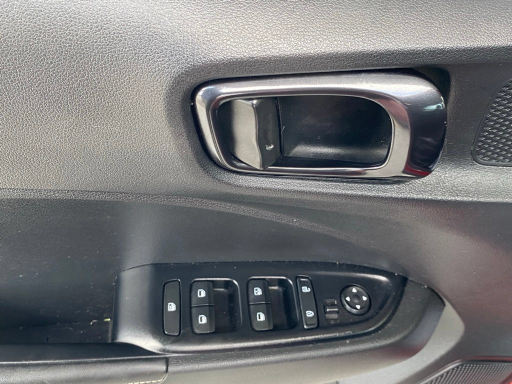 Used 2022 Hyundai Venue Limited FWD image 20