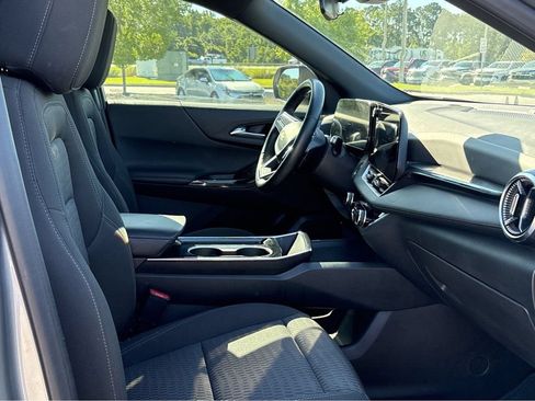 Used 2025 Chevrolet Equinox LT FWD image 30