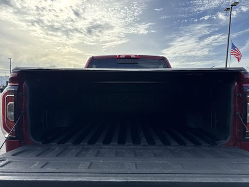 Used 2018 GMC Sierra 1500 SLT image 34