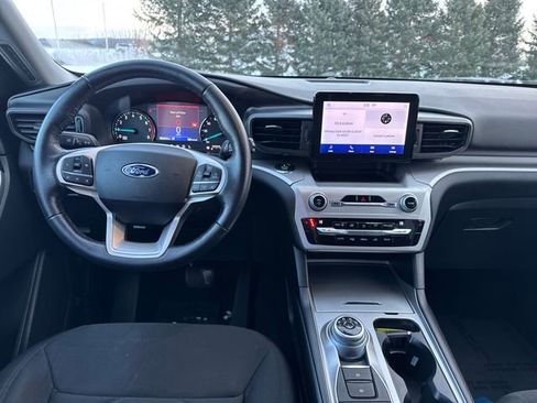 Used 2021 Ford Explorer XLT image 14