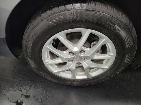 Used 2024 Chevrolet Equinox LS FWD image 11