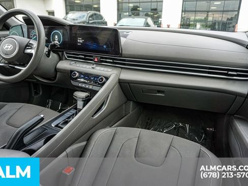 Used 2024 Hyundai Elantra SEL FWD image 23