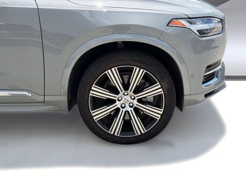 Used 2025 Volvo XC90 T8 Plus w/ Protection Package Premier AWD/4WD image 12
