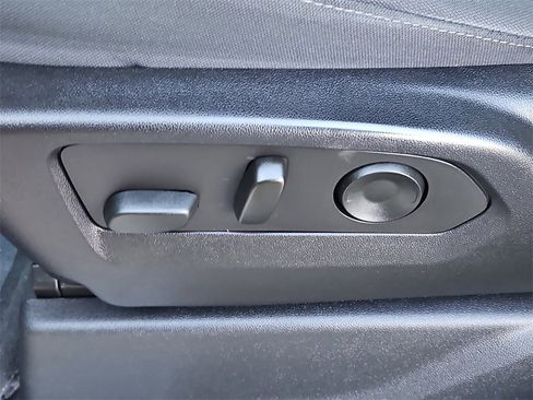 Used 2022 Chevrolet Silverado 1500 LT image 24