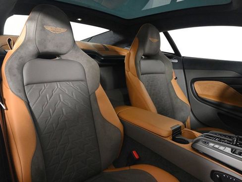 Used 2025 Aston Martin Vanquish image 21